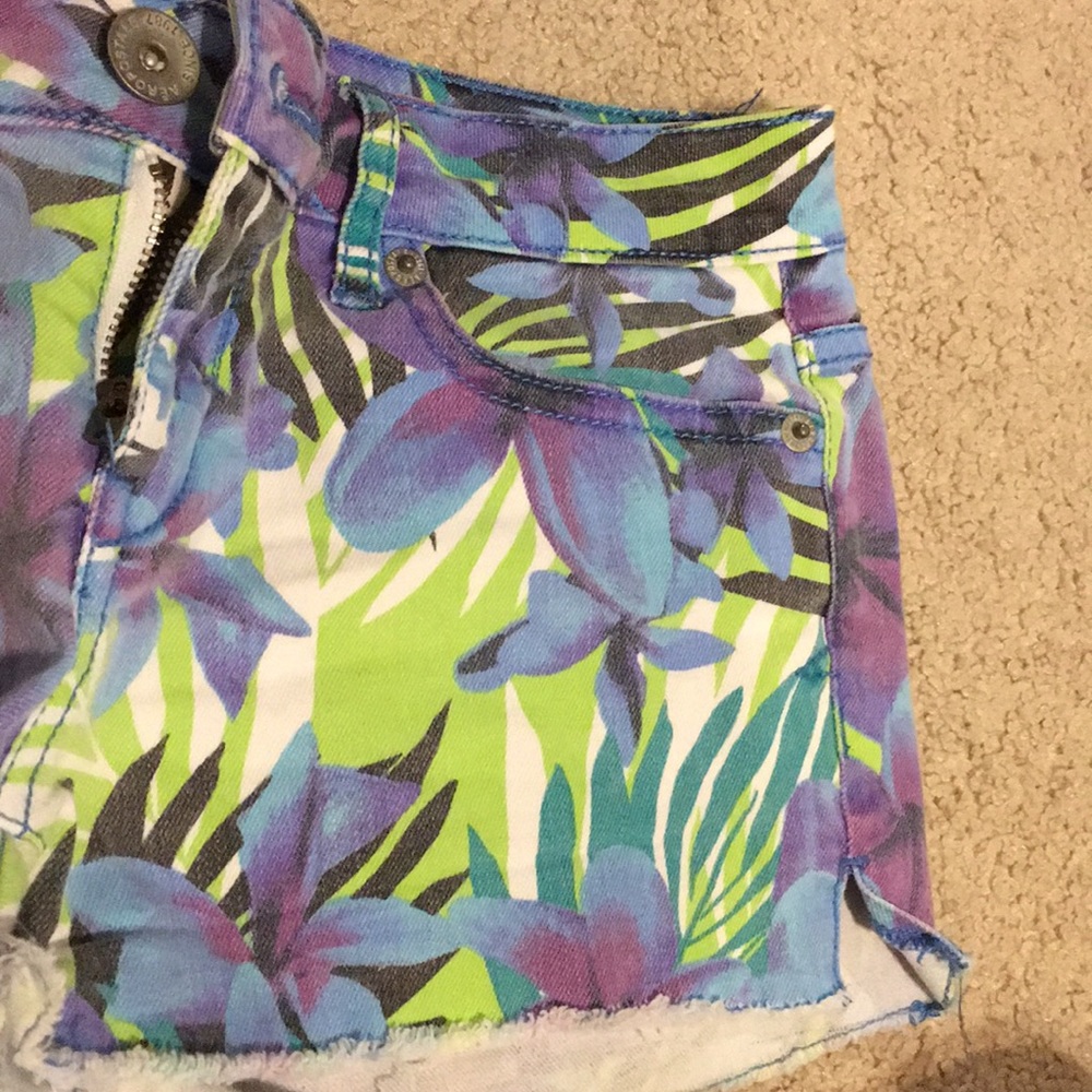 Shorts - Picture 2 of 3